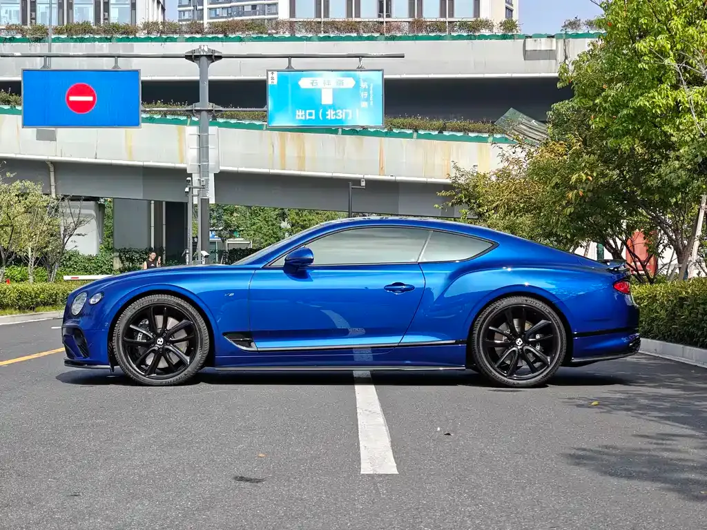 Bentley Continental 2022 из CN, фото 9