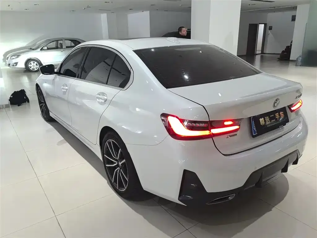 BMW 3 Series 2024 из CN, фото 2