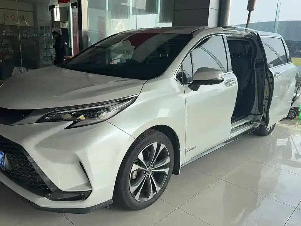 Toyota Granvia 2023 из CN, фото 1