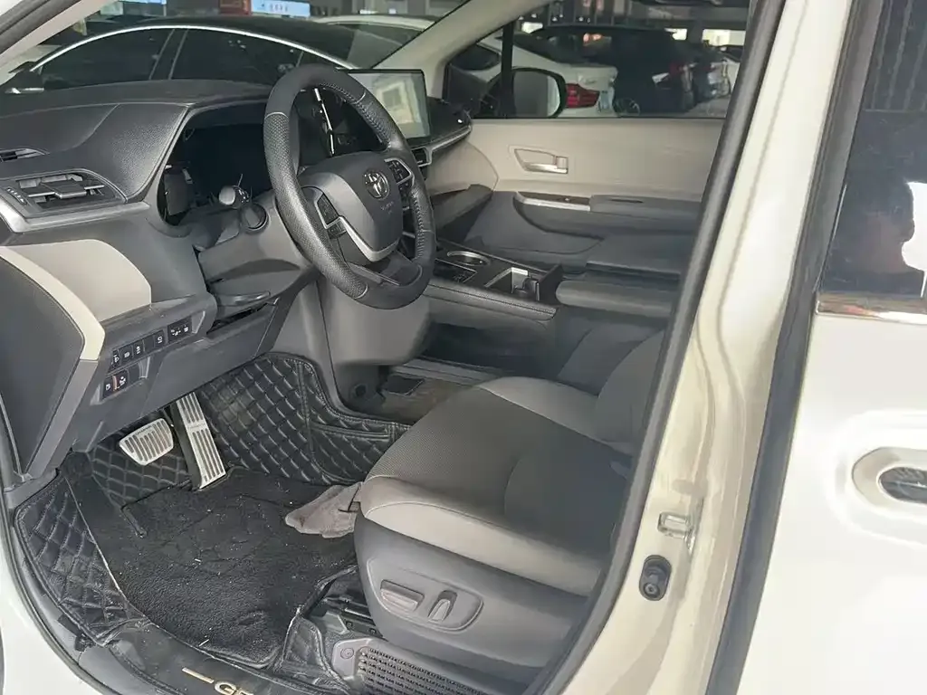 Toyota Granvia 2023 из CN, фото 6