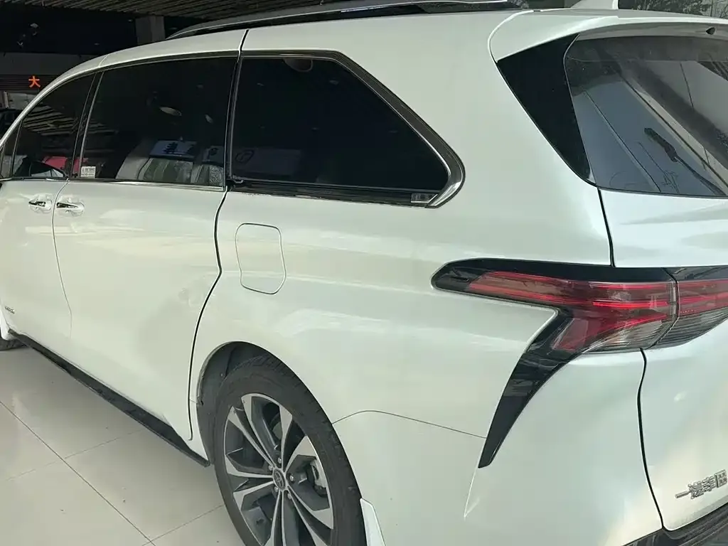 Toyota Granvia 2023 из CN, фото 4
