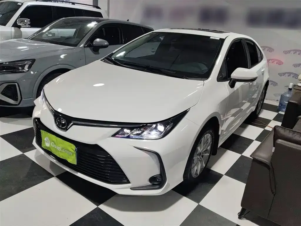 Toyota Corolla 2023 из CN, фото 1