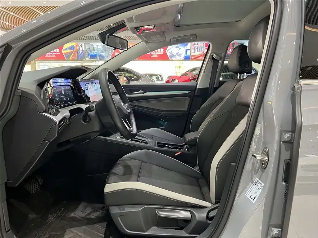 Volkswagen Golf 2022 из CN, фото 2