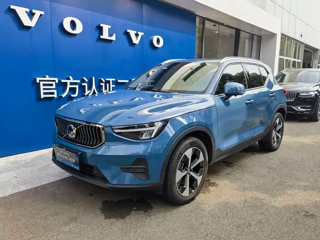 Volvo XC40 — фото 1