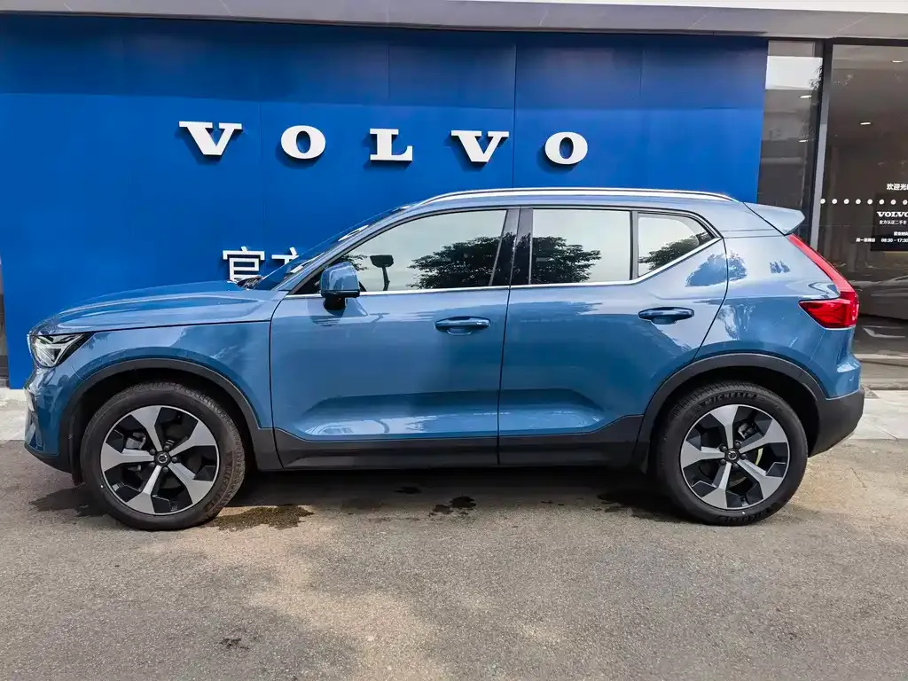 Volvo XC40 — фото 3