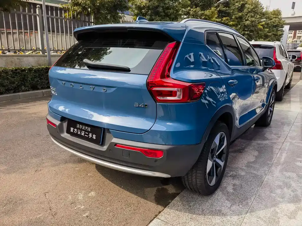 Volvo XC40 — фото 10