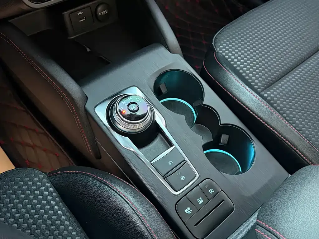 Ford Focus 2022 из CN, фото 8