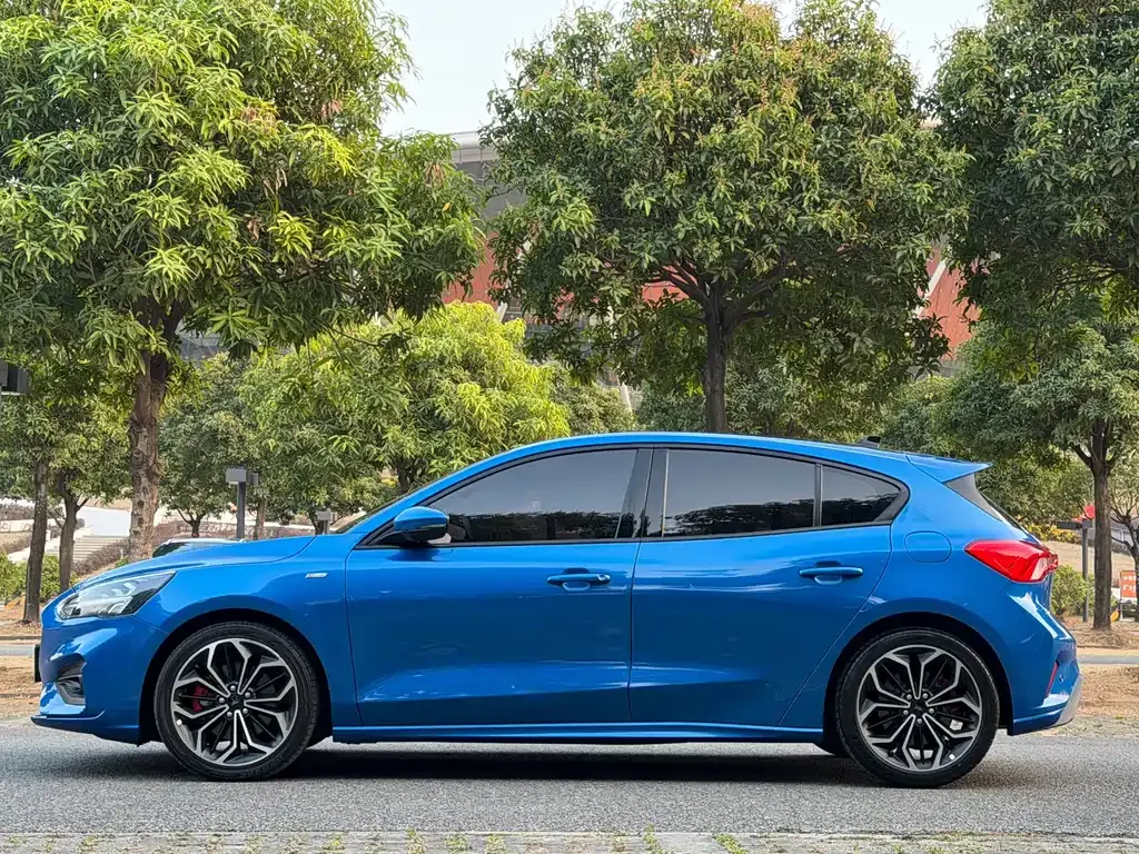 Ford Focus 2022 из CN, фото 7