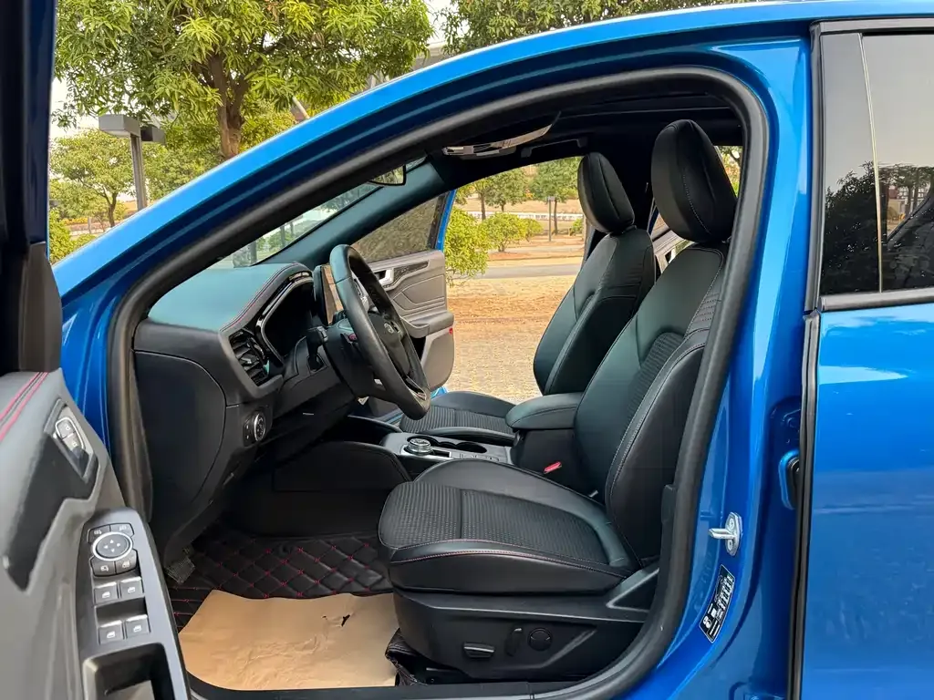 Ford Focus 2022 из CN, фото 6