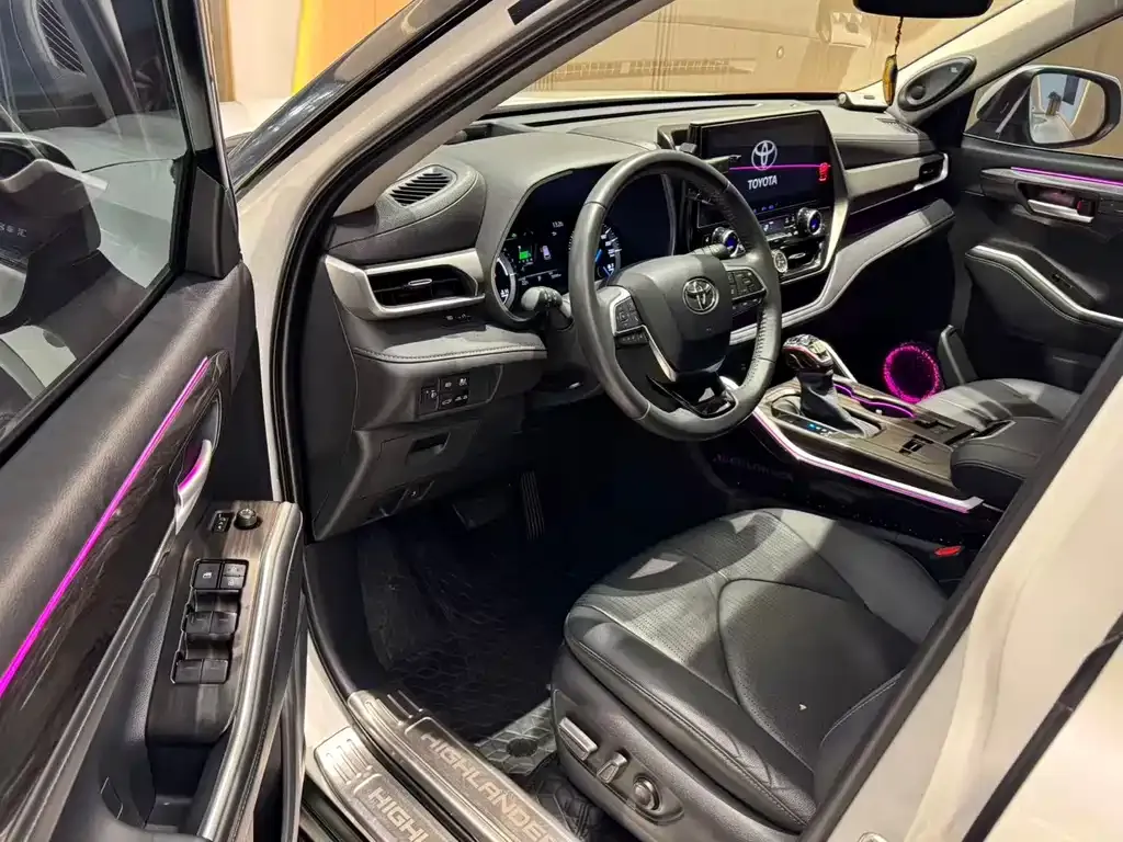 Toyota Highlander — фото 10
