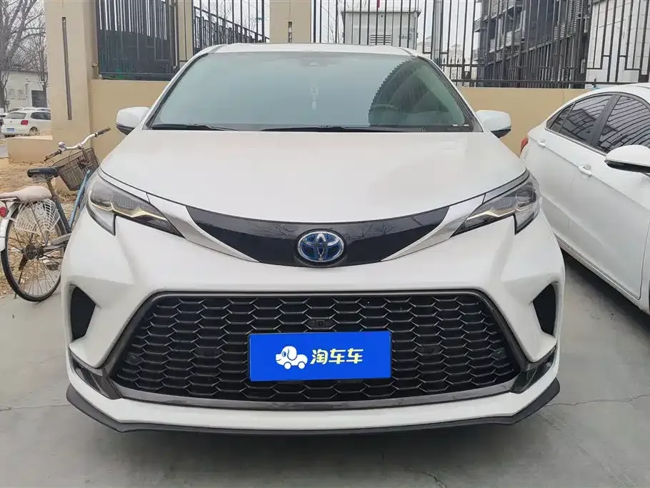 Toyota Granvia 2023 из CN, фото 9