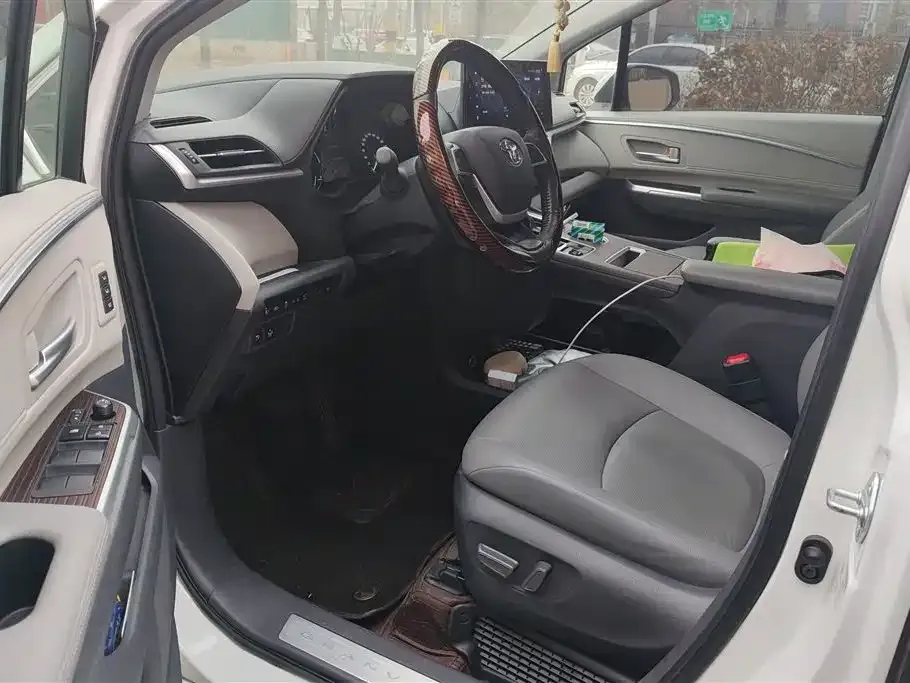 Toyota Granvia 2023 из CN, фото 3