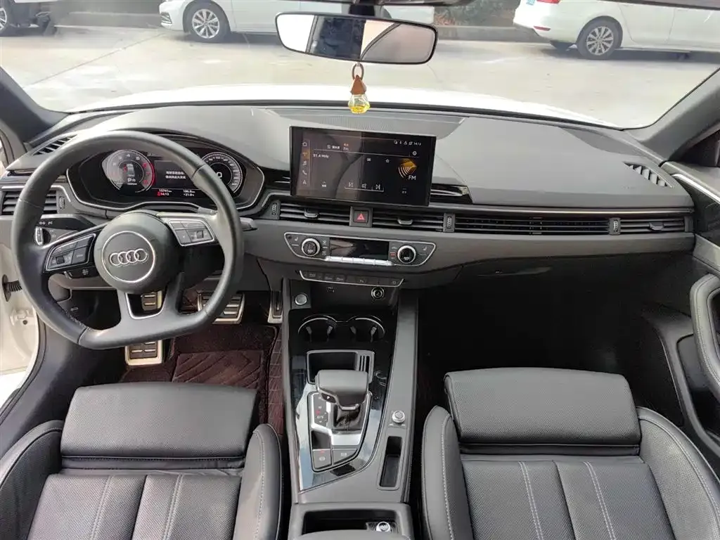 Audi A4L 2023 из CN, фото 10