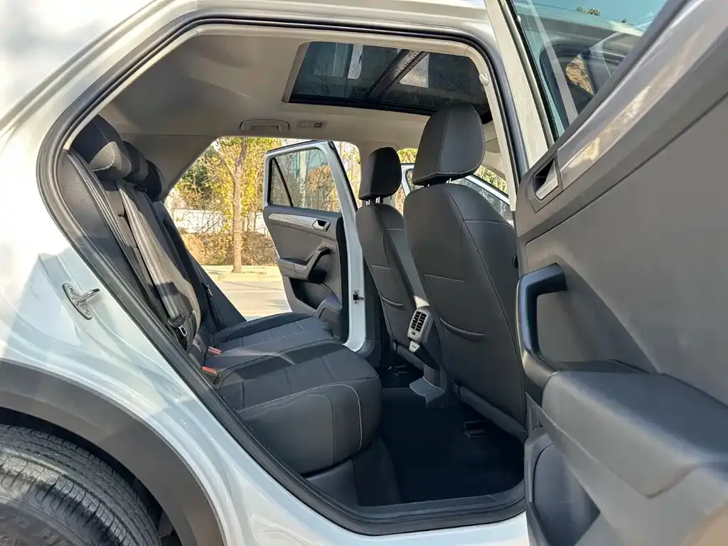 Volkswagen T-Roc 2021 из CN, фото 2
