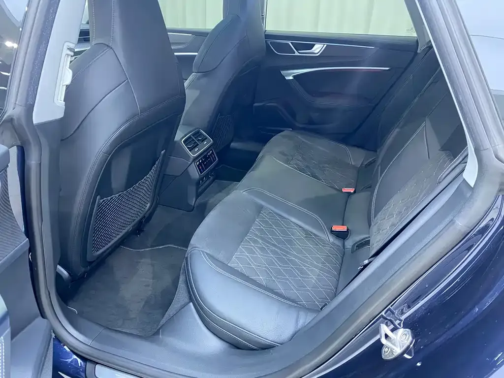Audi S7 2023 из CN, фото 4