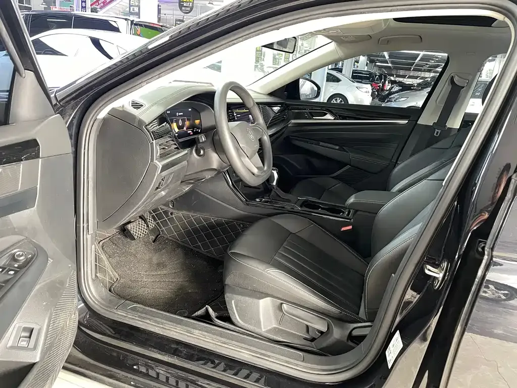 Volkswagen Passat 2023 из CN, фото 2