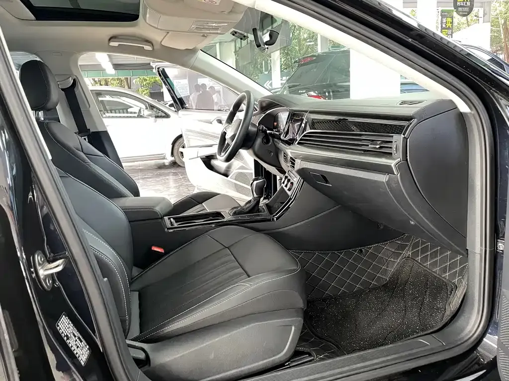 Volkswagen Passat 2023 из CN, фото 8