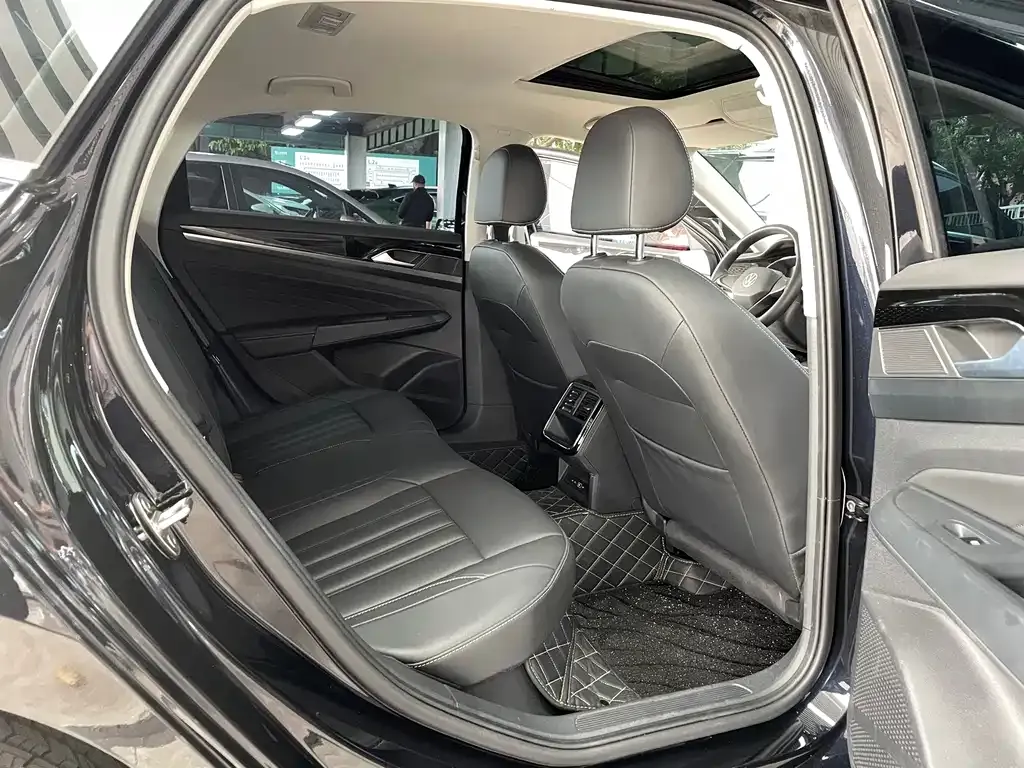 Volkswagen Passat 2023 из CN, фото 4
