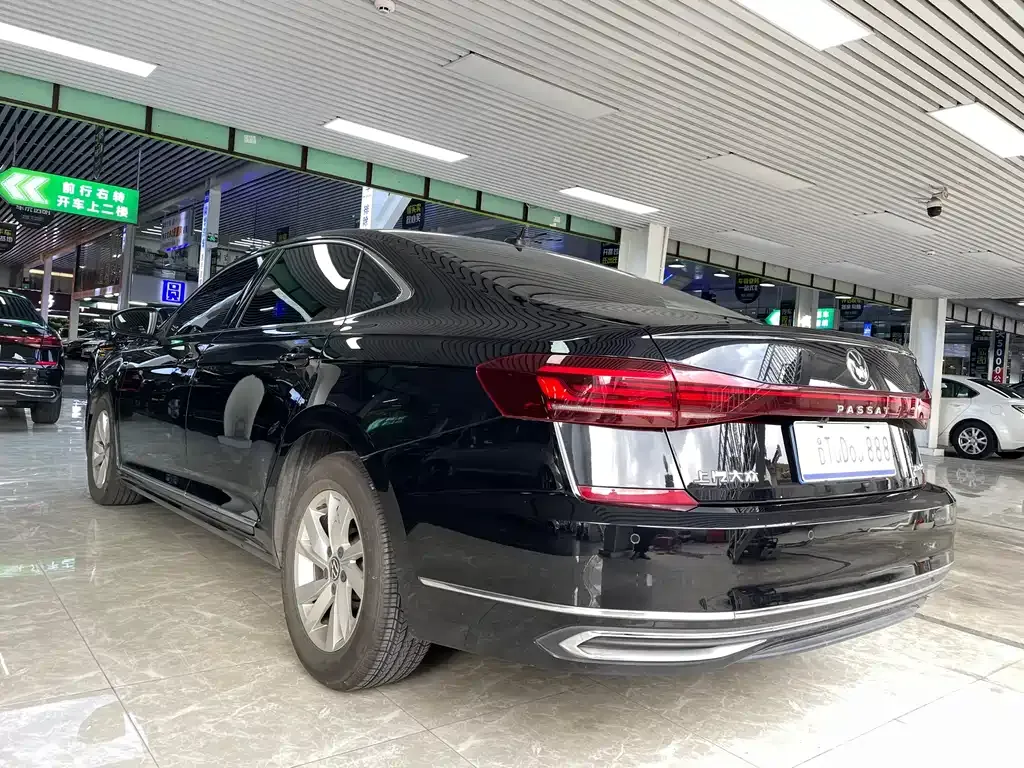 Volkswagen Passat 2023 из CN, фото 10
