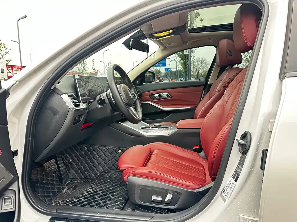BMW 3 Series 2023 из CN, фото 2