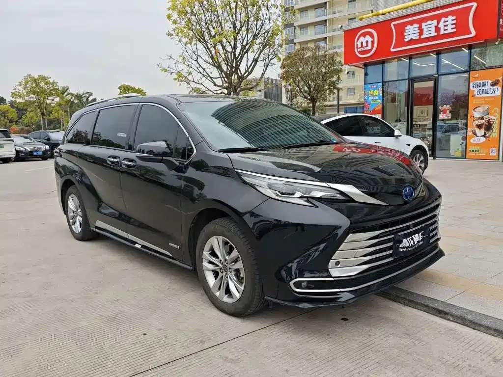 Toyota Sienna — фото 2
