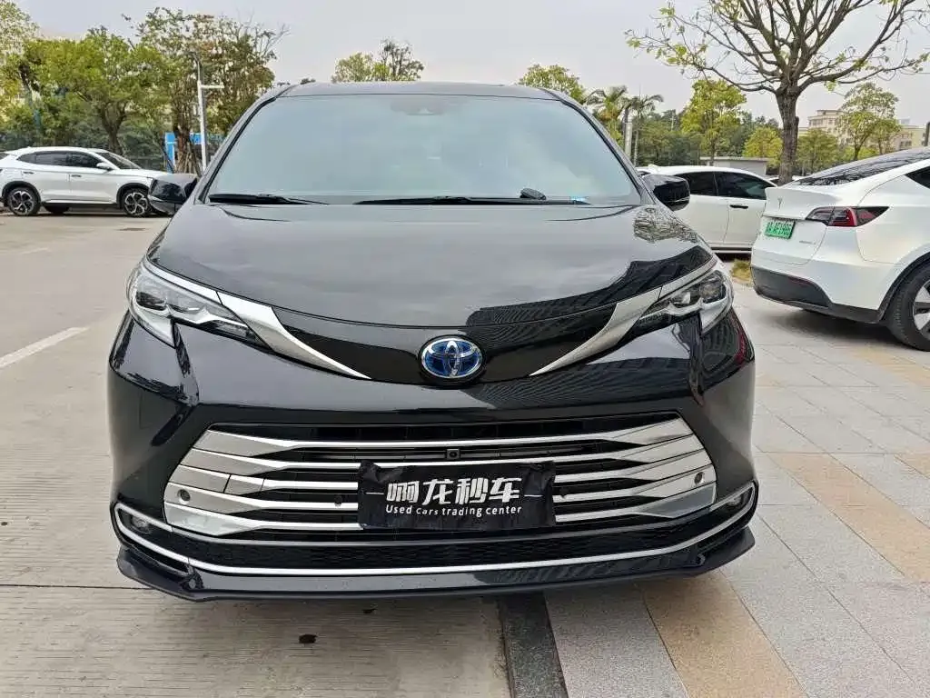 Toyota Sienna — фото 4