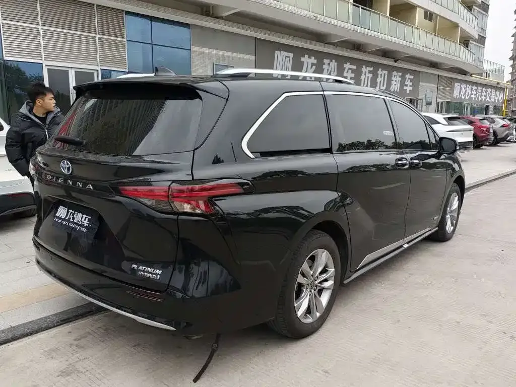 Toyota Sienna — фото 8