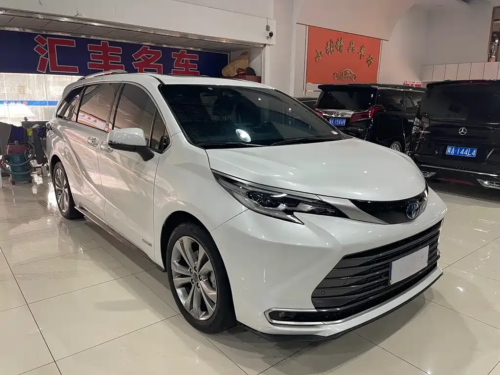Toyota Sienna 2023 из CN, фото 10
