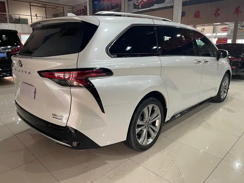 Toyota Sienna 2023 из CN, фото 7