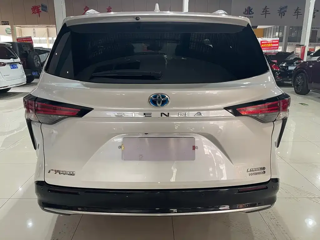 Toyota Sienna 2023 из CN, фото 4