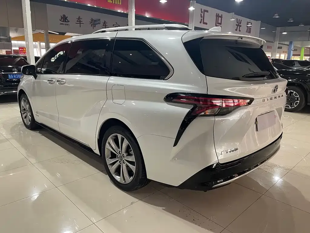Toyota Sienna 2023 из CN, фото 5