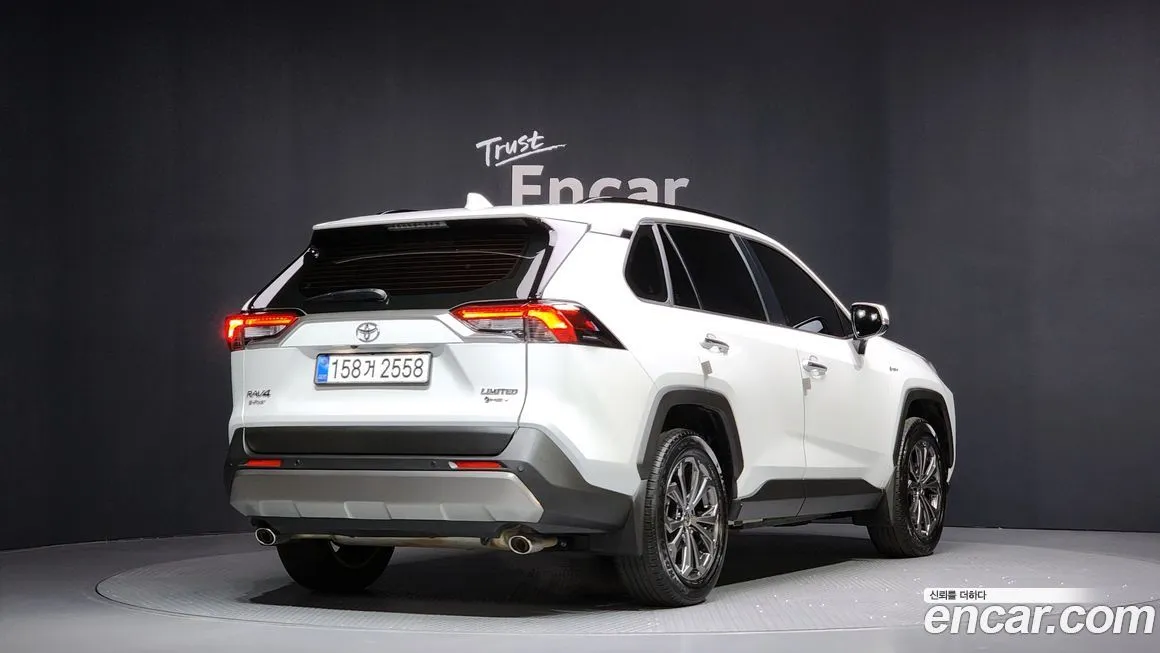 Toyota RAV4 — фото 2