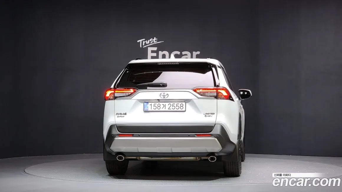 Toyota RAV4 — фото 3
