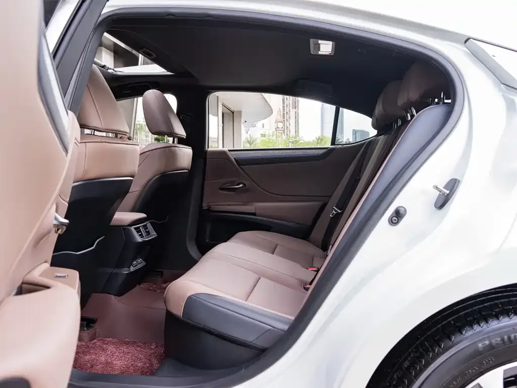 Lexus ES 2025 из CN, фото 3