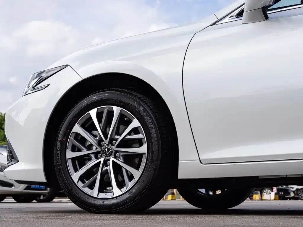 Lexus ES 2025 из CN, фото 8