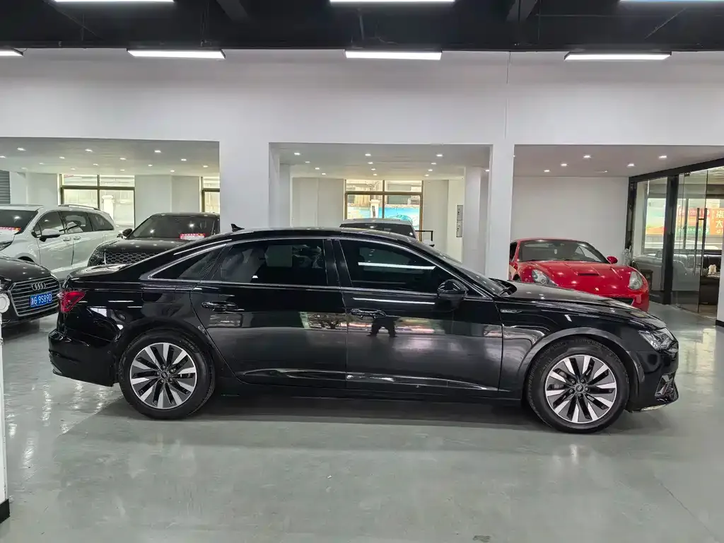 Audi A6L 2023 из CN, фото 2