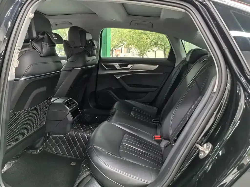 Audi A6L 2023 из CN, фото 10