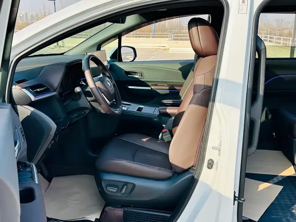 Toyota Granvia 2025 из CN, фото 8