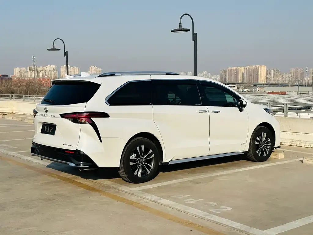 Toyota Granvia 2025 из CN, фото 7