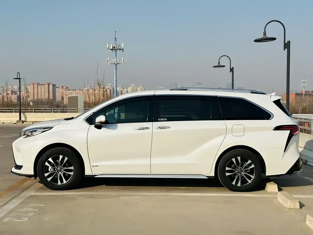 Toyota Granvia 2025 из CN, фото 9