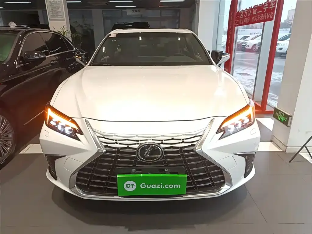 Lexus ES 2025 из CN, фото 2