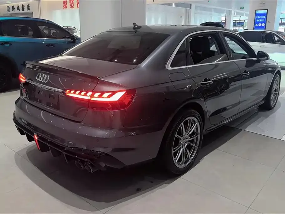 Audi A4L 2022 из CN, фото 8