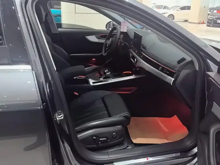 Audi A4L 2022 из CN, фото 4