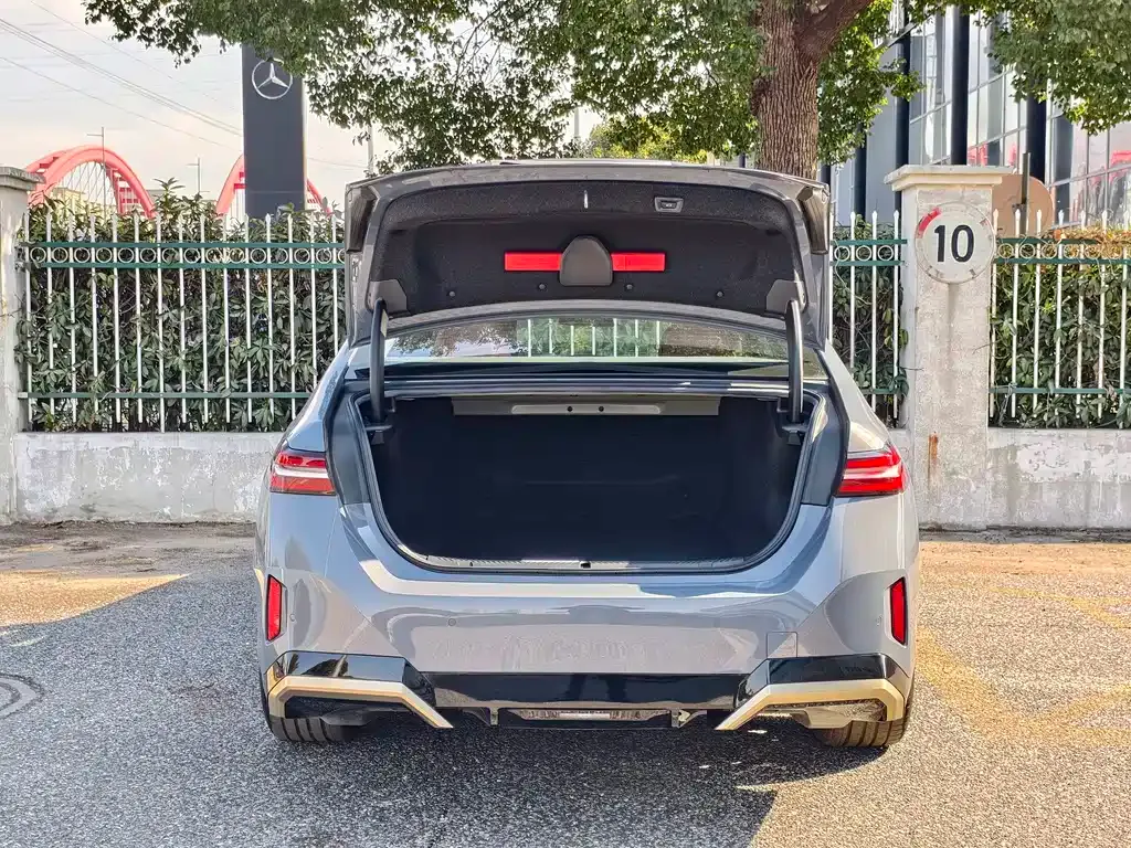 BMW i5 2025 из CN, фото 2