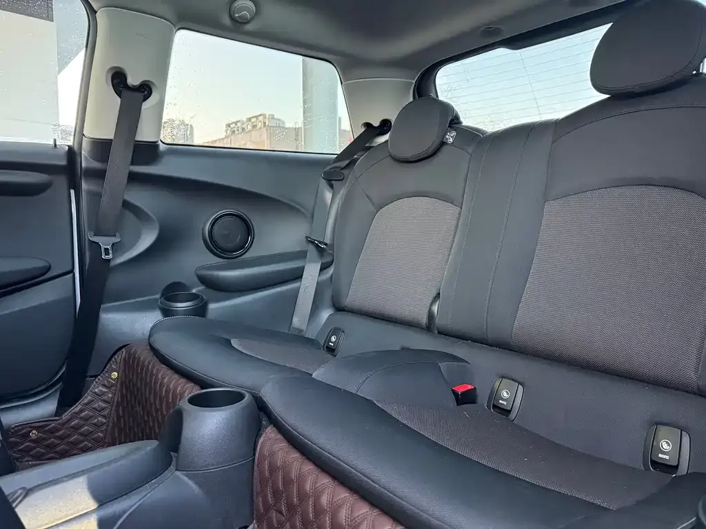 MINI Cooper (3-door) 2023 из CN, фото 2