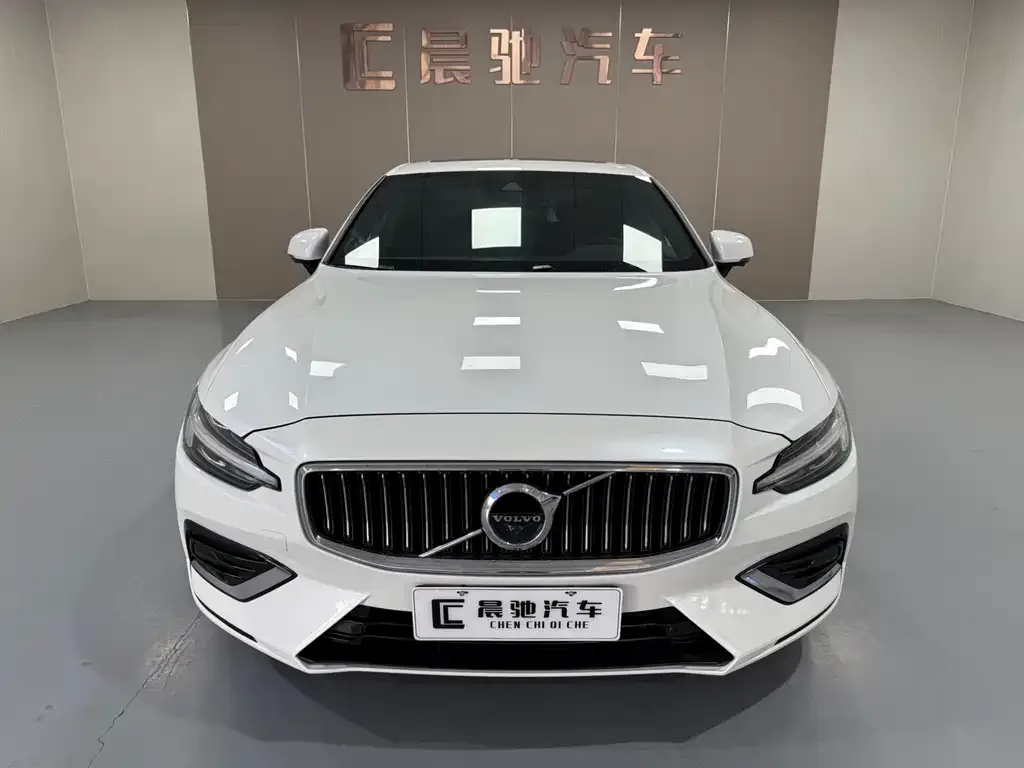 Volvo S60 2021 из CN, фото 4