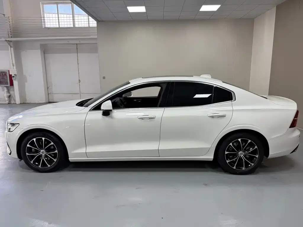 Volvo S60 2021 из CN, фото 6