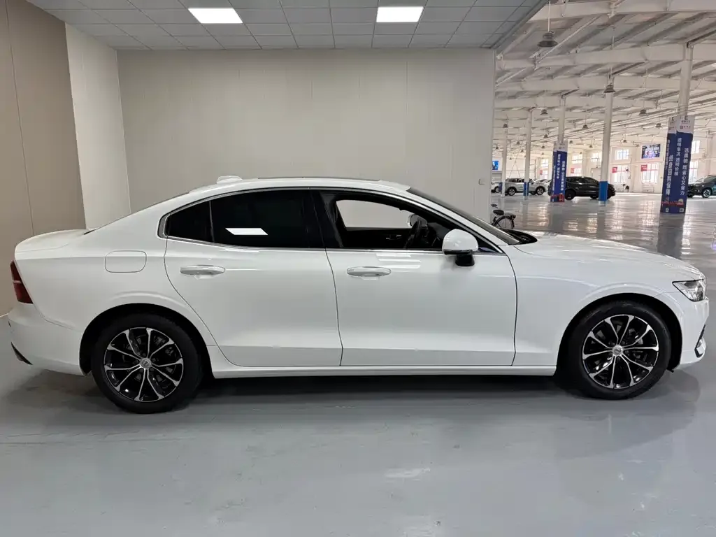 Volvo S60 2021 из CN, фото 2