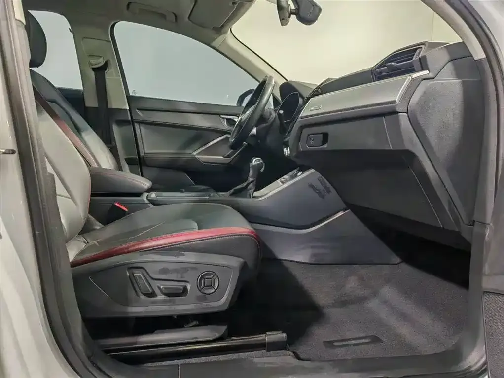 Audi Q3 2021 из CN, фото 2