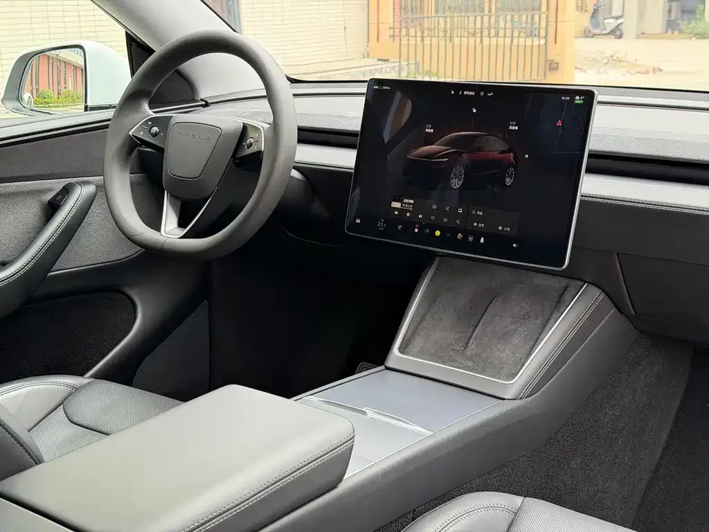 Tesla Model Y — фото 7